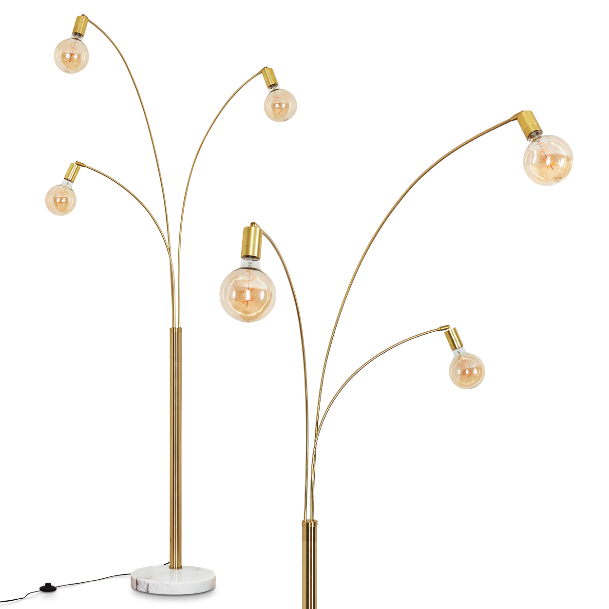 Zwei goldene Bogen-Stehlampen mit runden Glühbirnen. Eine hat einen Marmorsockel, die andere einen Goldsockel. Beide auf weißem Hintergrund.