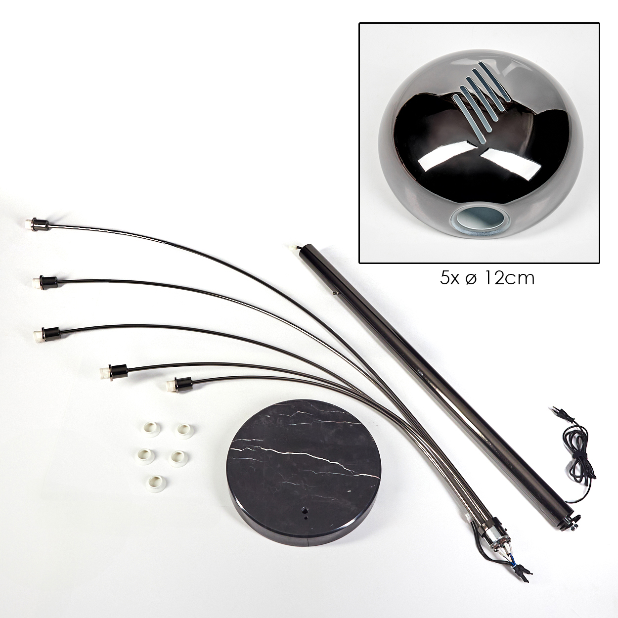 Zerlegte moderne Lampe. Sockel, Stiel und fünf gebogene Arme erstrecken sich von einem Marmorsockel, plus einem kugelförmigen Kopf.