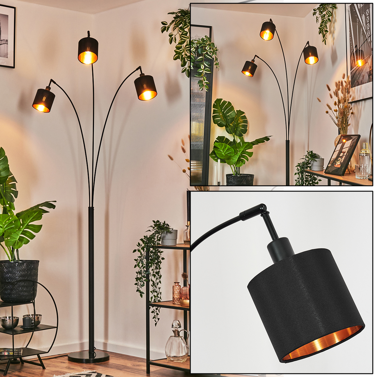 Schwarze Bogen-Stehlampe mit vier Lichtern. Pflanzen und Regale befinden sich im Hintergrund, mit anderen Dekorationen. Die Lichter sind an.