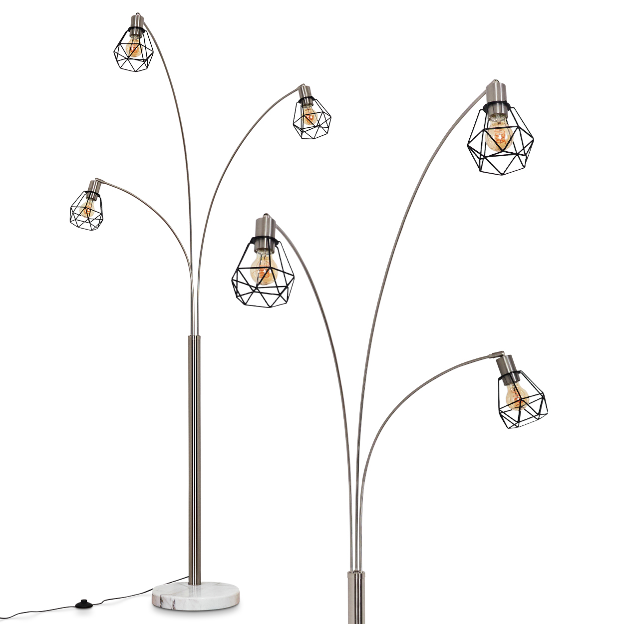 Zwei moderne Bogen-Stehlampen mit schwarzen geometrischen Schirmen und Edison-Glühbirnen. Die Basis ist Marmor und Silber. Weißer Hintergrund.