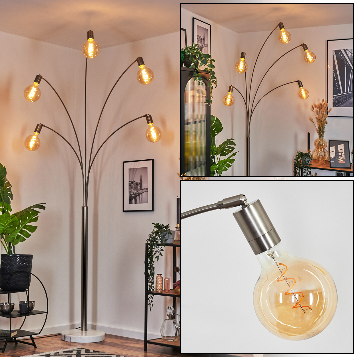 Eine moderne Stehlampe mit sechs Glühbirnen befindet sich in einem Raum mit Pflanzen, Bildern und Regalen. Die Glühbirnen leuchten.