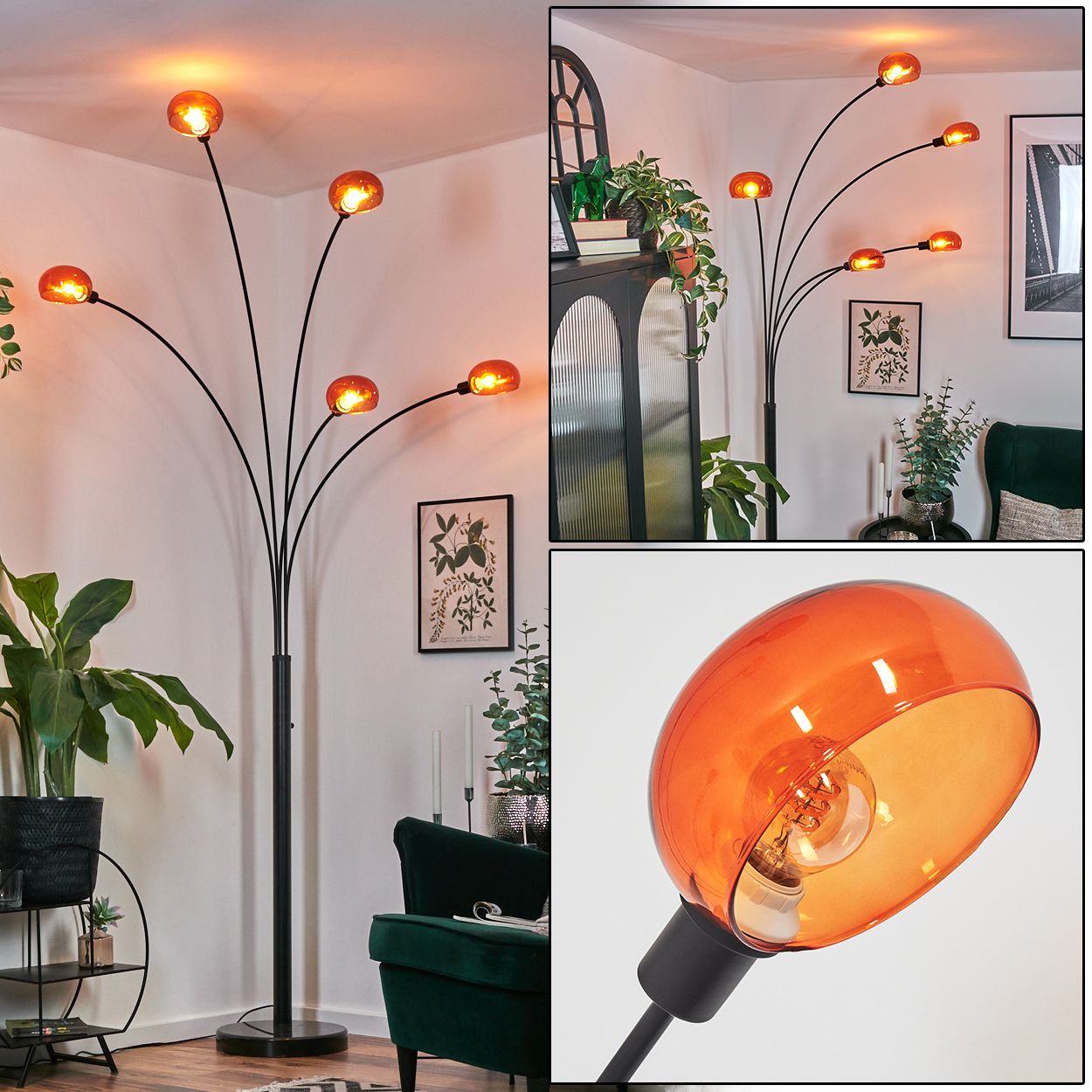 Eine moderne Stehlampe mit orangefarbenen Glasschirmen. Ein schwarzer Ständer, ein grüner Sessel und Pflanzen sind im Hintergrund.