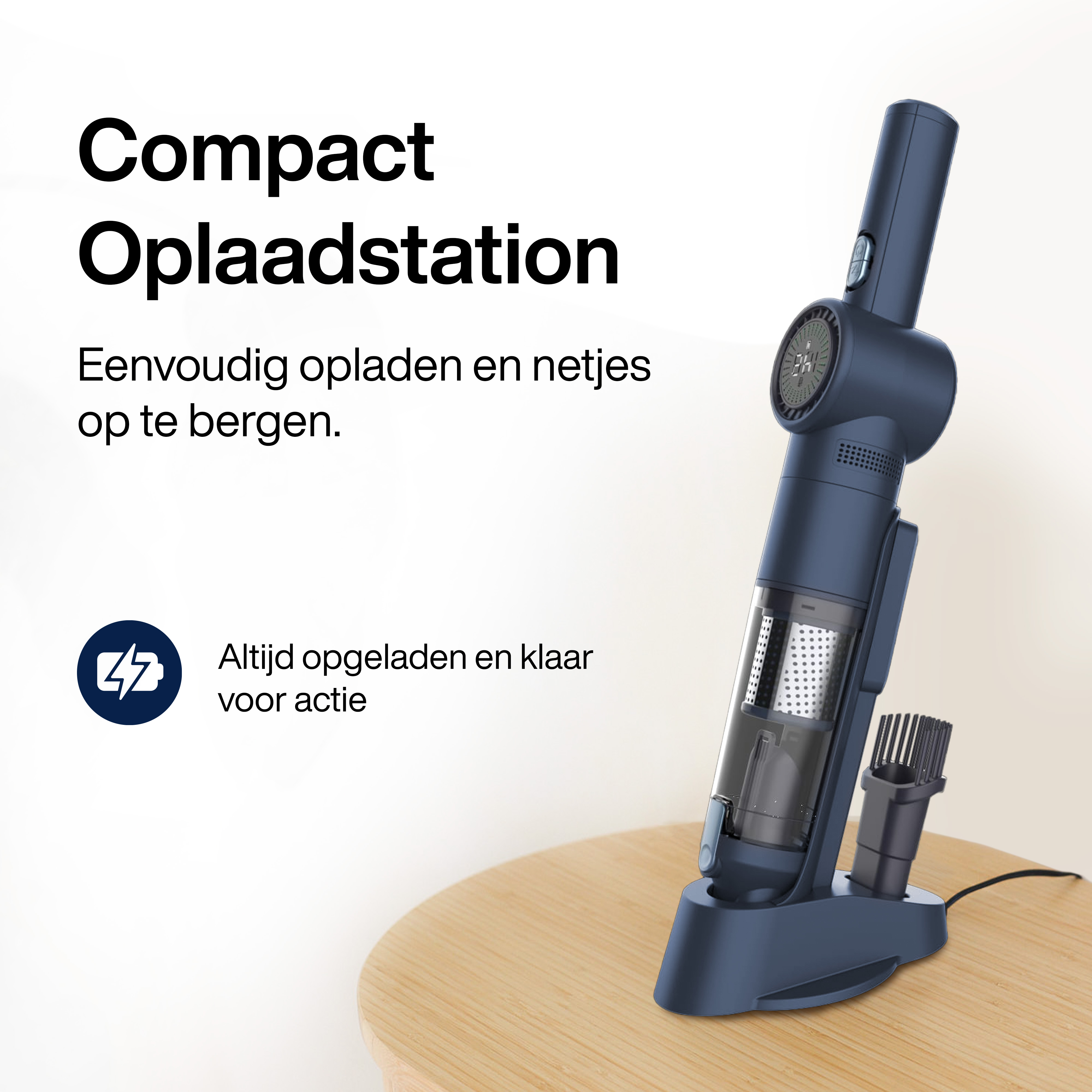Donkerblauwe draadloze stofzuiger op laadstation. Tekst: 'Compact Oplaadstation' en 'Always charged'.
