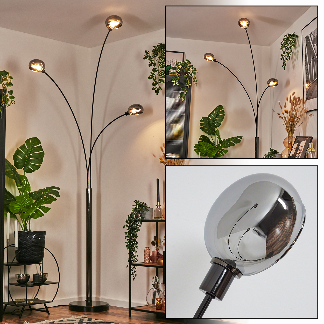 Eine moderne Stehlampe mit drei gebogenen Armen, die jeweils eine rauchige Glühbirne halten. Die Lampe steht in einem Raum mit Pflanzen und Dekoration.