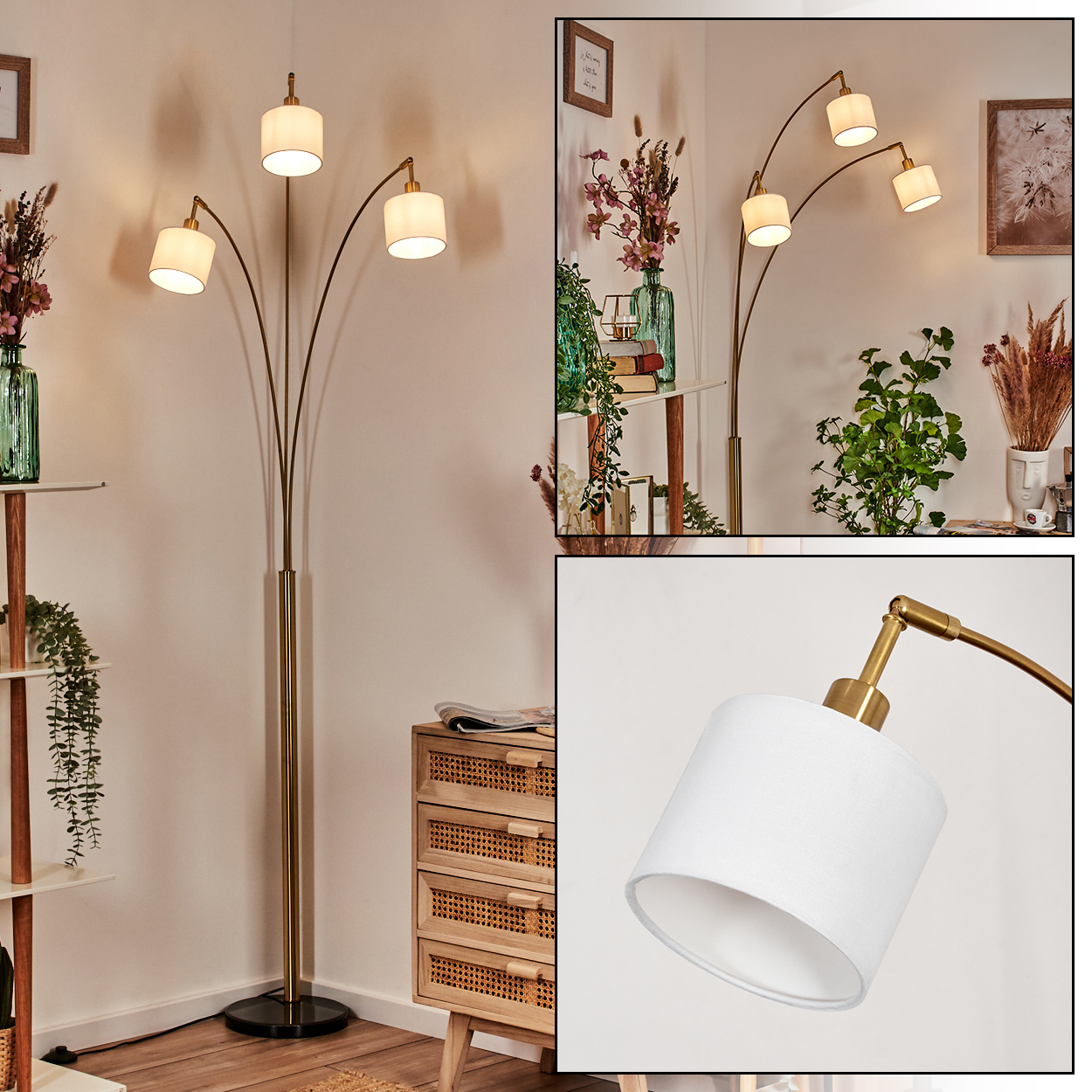 Eine goldene Stehlampe mit fünf weißen Lampenschirmen. Die Lampe steht in einem Raum mit Kommode, Pflanzen und Dekorationen.