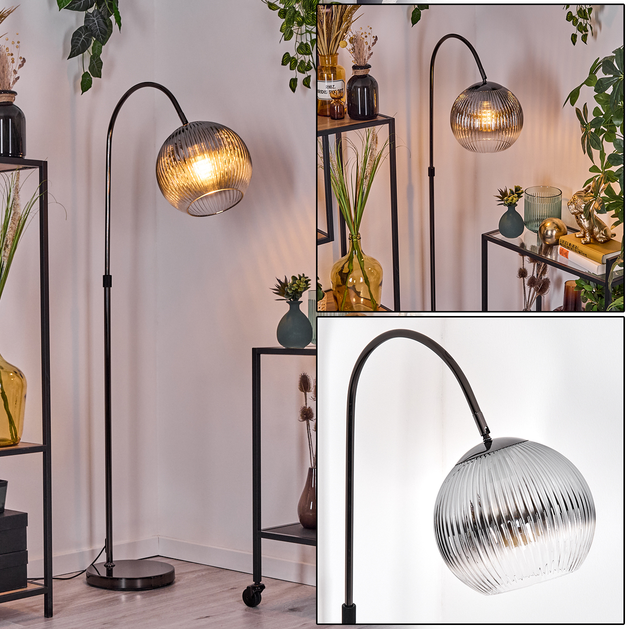 Eine moderne Stehlampe mit rundem, geriffeltem Glasschirm. Regale mit Vasen und Pflanzen bilden eine gemütliche Ecke.