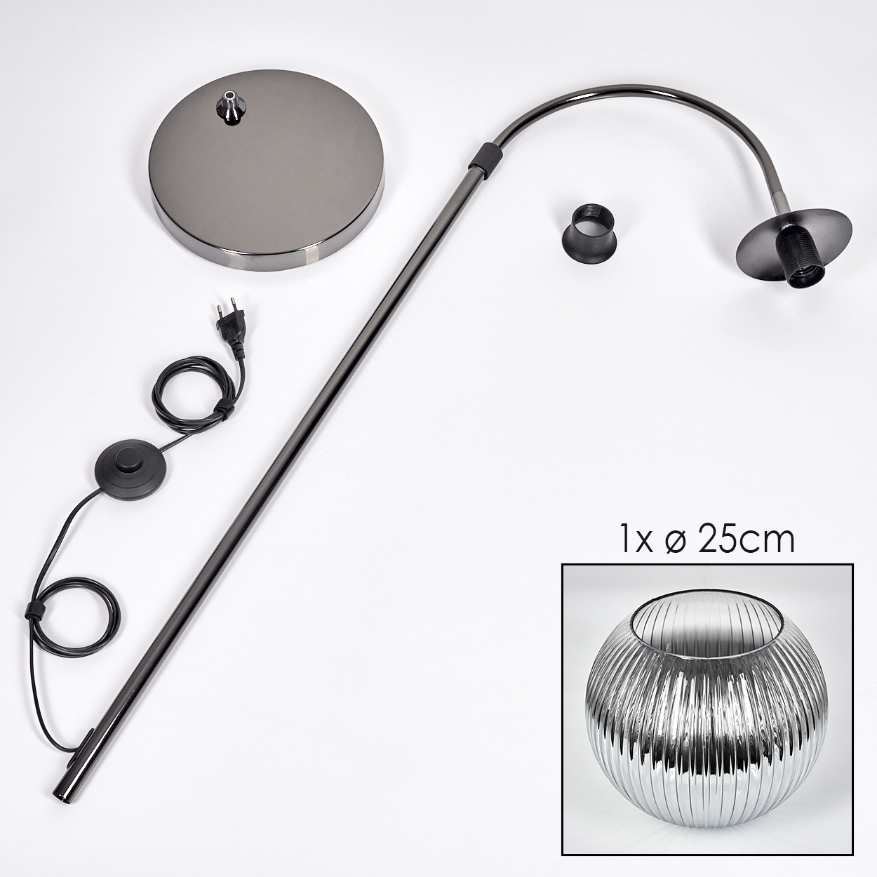 Zerlegte Stehlampe mit Fuß, Stiel, gebogenem Arm und kleiner Vase in einer Box. Alle Teile sind dunkelgrau.