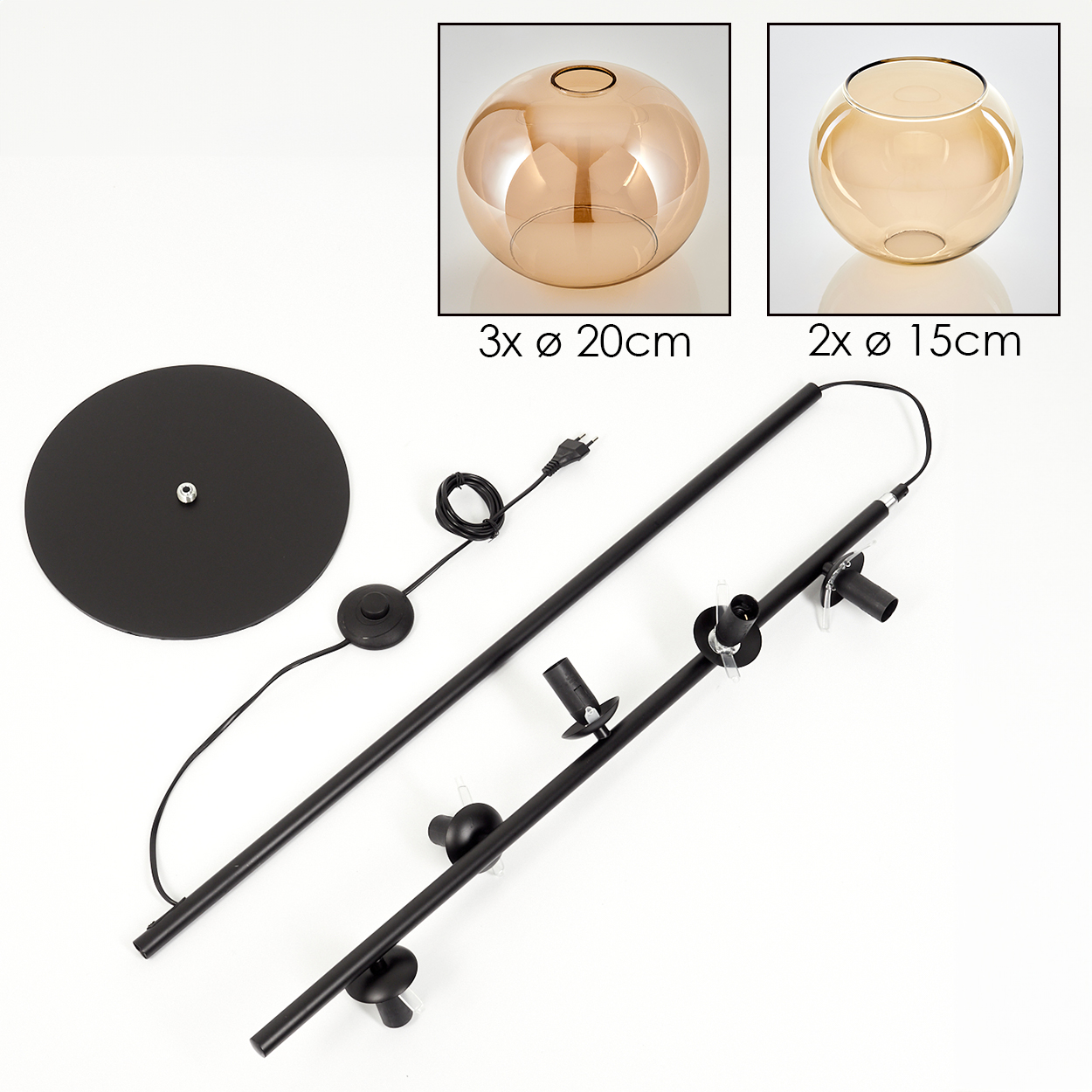 Zerlegte schwarze Stehlampe mit rundem Sockel, zwei Lampenhaltern und zwei Glasschirmen. Die Lampe hat ein Netzkabel.