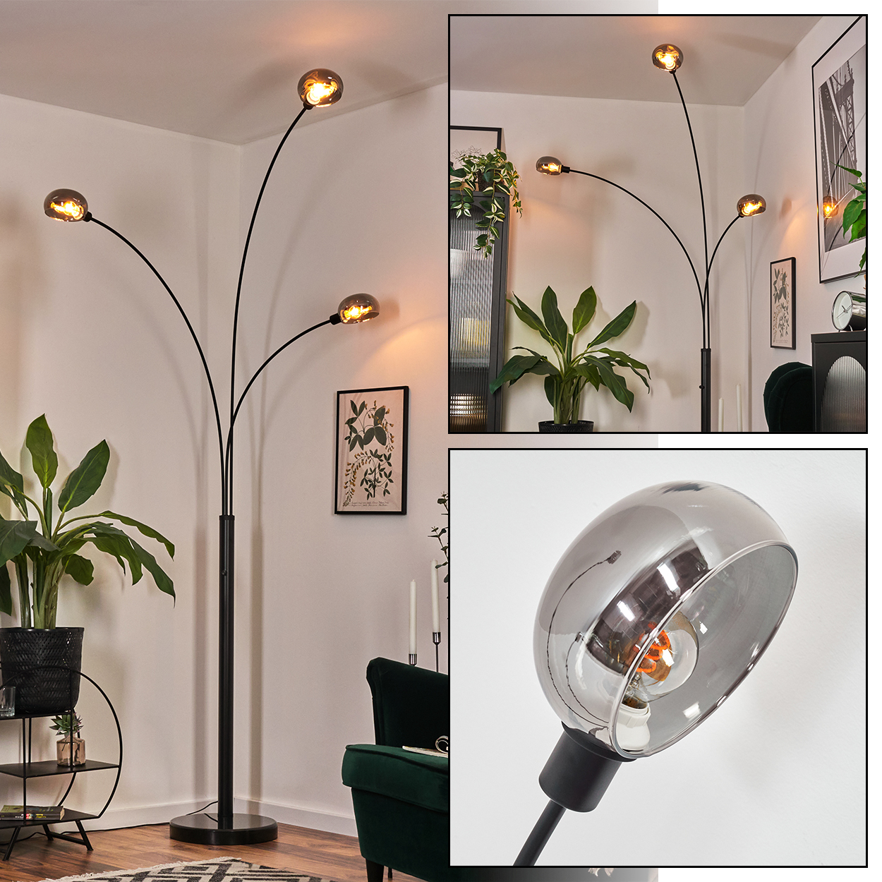 Eine moderne Stehlampe mit vier gebogenen Armen, die jeweils einen rauchigen Glaskolben halten. Sie steht in einem hellen Wohnzimmer mit Pflanzen.