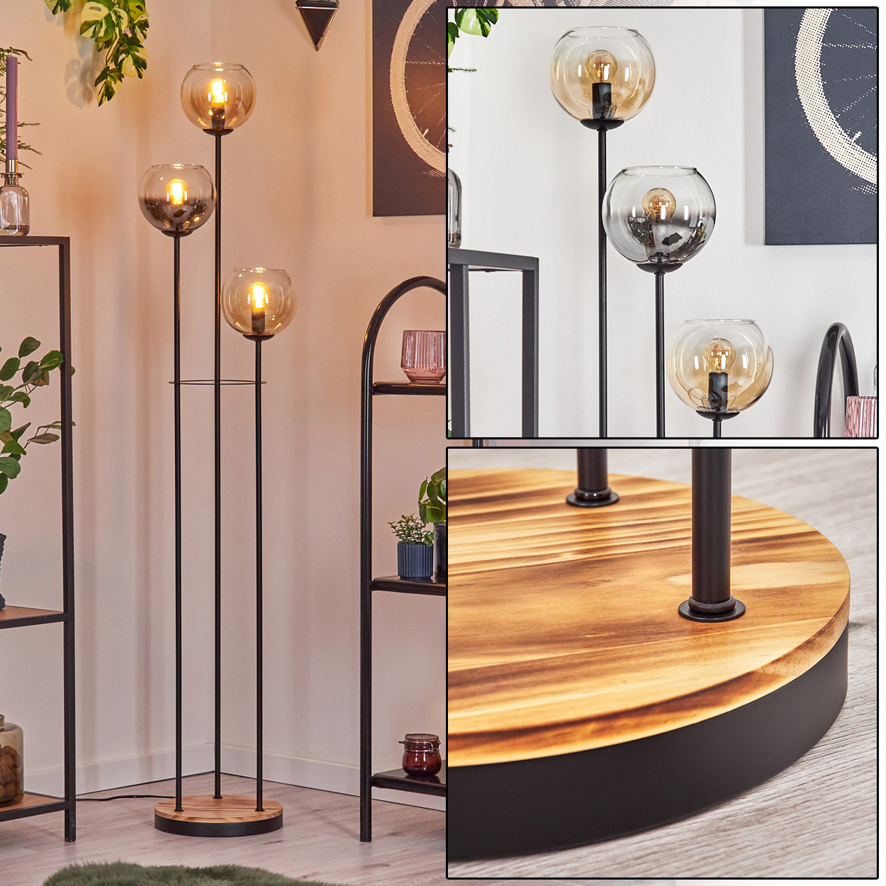 Eine moderne Stehlampe mit drei Glaskugelschirmen. Sie steht auf einem Holzsockel in einem Raum mit Regalen und Dekor.
