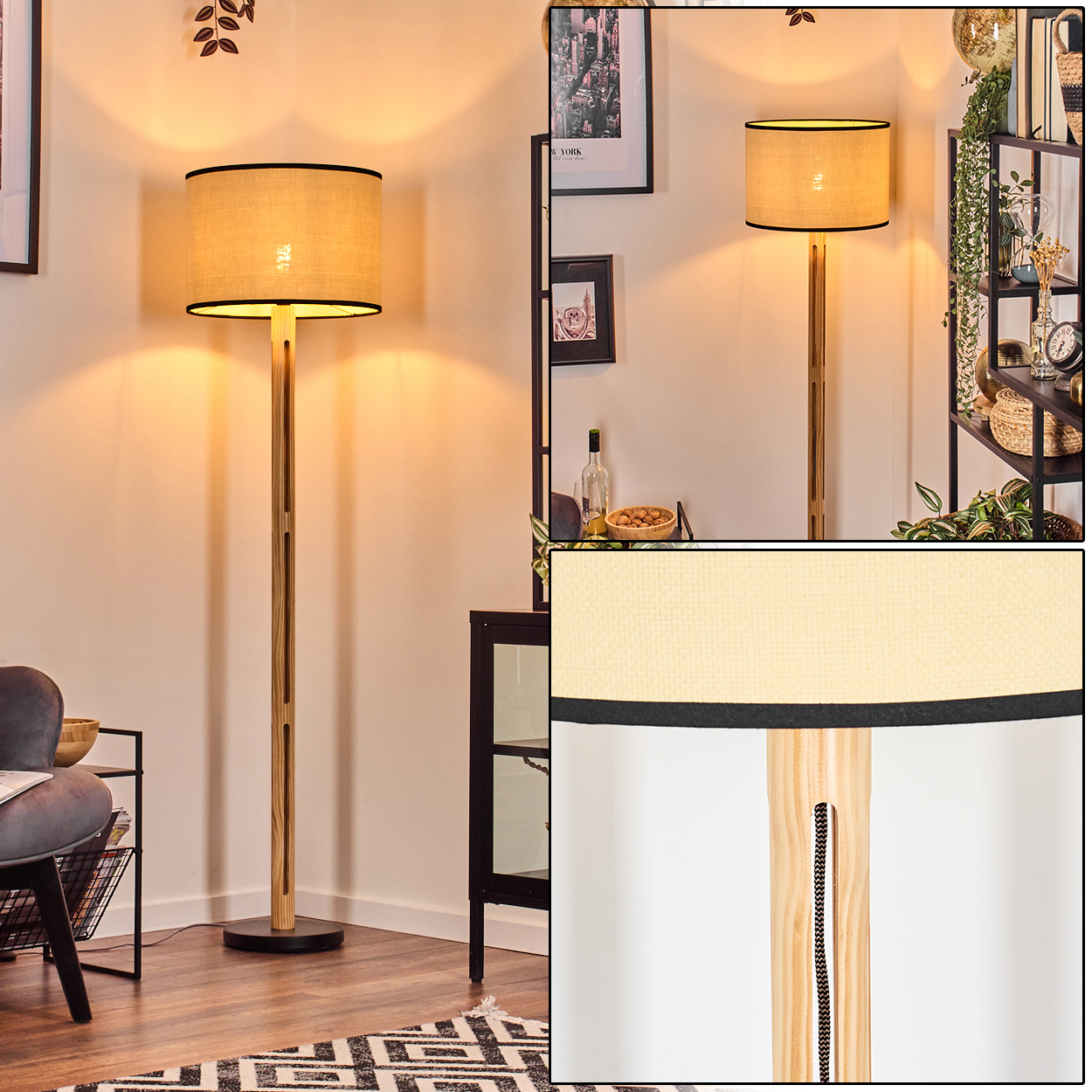 Eine hohe Stehlampe mit beigem Schirm und schwarzem Rand steht in einem Raum. Die Holzlampe hat einen schwarzen Fuß. Weitere Möbel sind sichtbar.