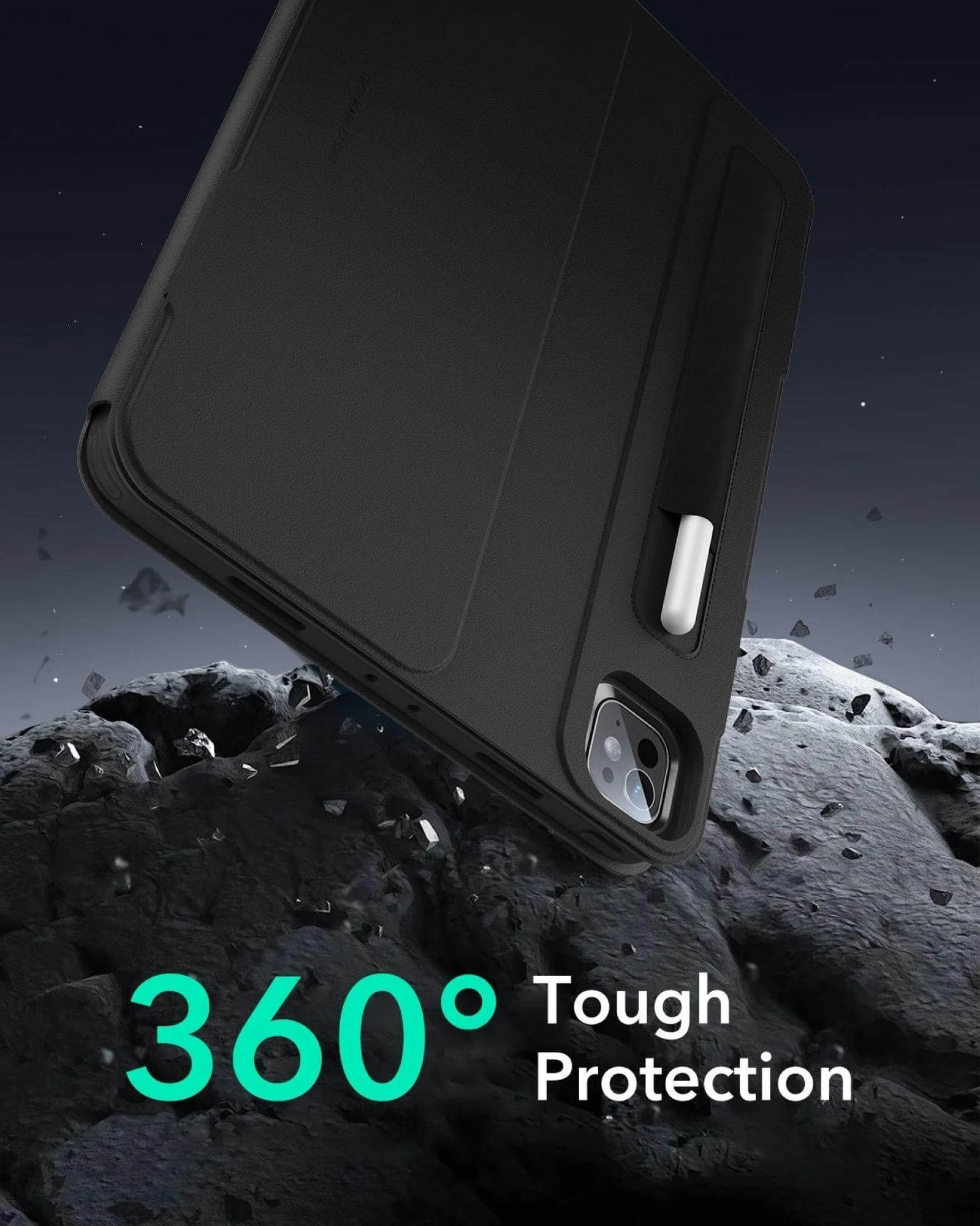 Schwarze Schutzhülle für ein Tablet mit Stiftschacht. Die Hülle liegt auf einer felsigen Oberfläche, mit dem Schriftzug '360° Tough Protection'.