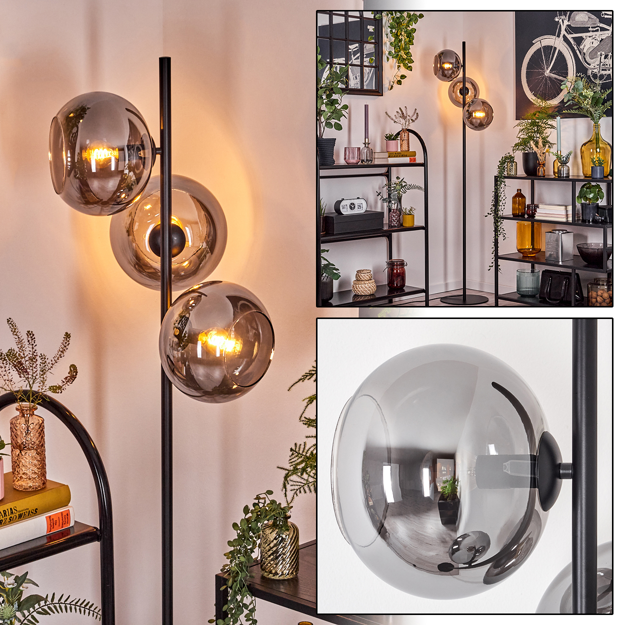 Eine moderne Stehlampe mit drei kugelförmigen Schirmen. Im Hintergrund befinden sich Regale mit Dekoration. Die Lampe ist schwarz mit Glasschirmen.