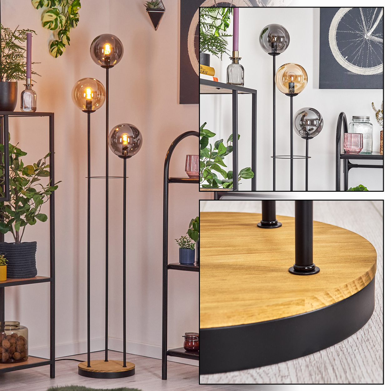 Eine Stehlampe mit drei Glaskugelschirmen. Der Sockel ist aus Holz und schwarzem Metall. Regale und Pflanzen sind im Hintergrund.