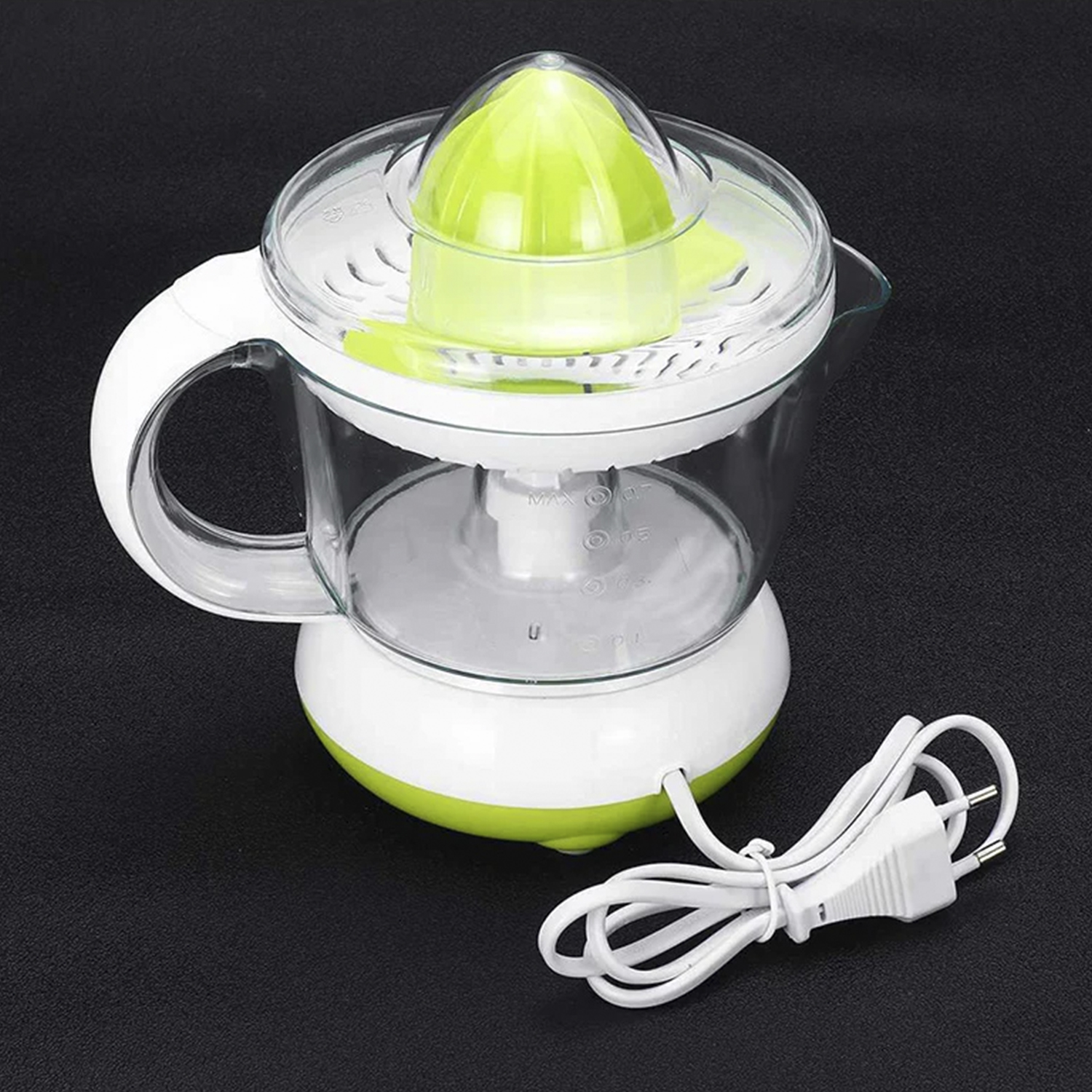 Uno spremiagrumi elettrico bianco e verde con un reamer verde e un contenitore trasparente, su una superficie nera con cavo di alimentazione bianco.
