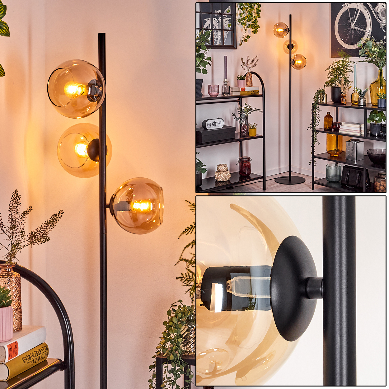 Eine moderne Stehlampe mit drei bernsteinfarbenen Glaskugelschirmen. Die Lampe steht hoch in einem Raum mit Regalen und Pflanzen.