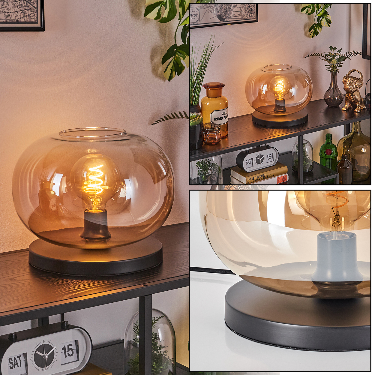 Eine dekorative Lampe mit einer Glühbirne in einer Glaskugel, die auf einem dunklen Regal steht, umgeben von anderen Dekorationsartikeln.