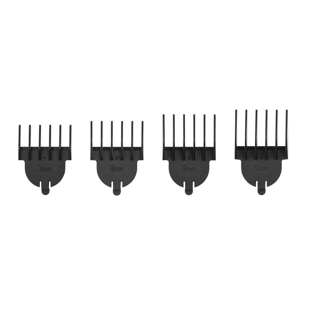 3mm, 6mm, 9mm ve 12mm olarak etiketlenmiş dört siyah saç kesme makinesi ataşmanı, beyaz bir arka plan üzerinde bir sıra halinde düzenlenmiş.