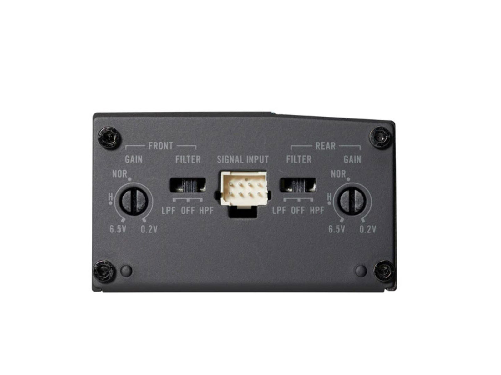 Ein dunkelgraues elektronisches Bauteil mit Aufschriften wie 'Front', 'Rear', 'Gain', 'Filter' und 'Signal Input'. Knöpfe und Anschlüsse sind sichtbar.