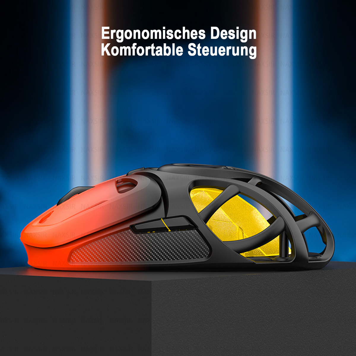 Eine moderne Gaming-Maus mit ergonomischem Design. Sie hat eine schwarz-orange Farbgebung mit gelbem Innenraum, auf einer dunklen Oberfläche.