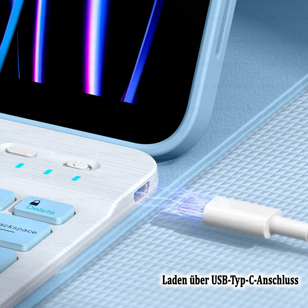 Tablet und Tastatur sind über USB-C verbunden. Die Tastatur ist weiß und das Tablet in einer blauen Hülle. Text: Laden über USB-Typ-C-Anschluss.