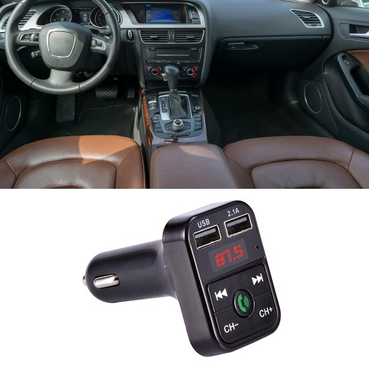 Autoinnenraum mit braunen Sitzen, Armaturenbrett und Lenkrad. Ein schwarzes USB-Ladegerät mit roter Digitalanzeige, Tasten und Anschlüssen.