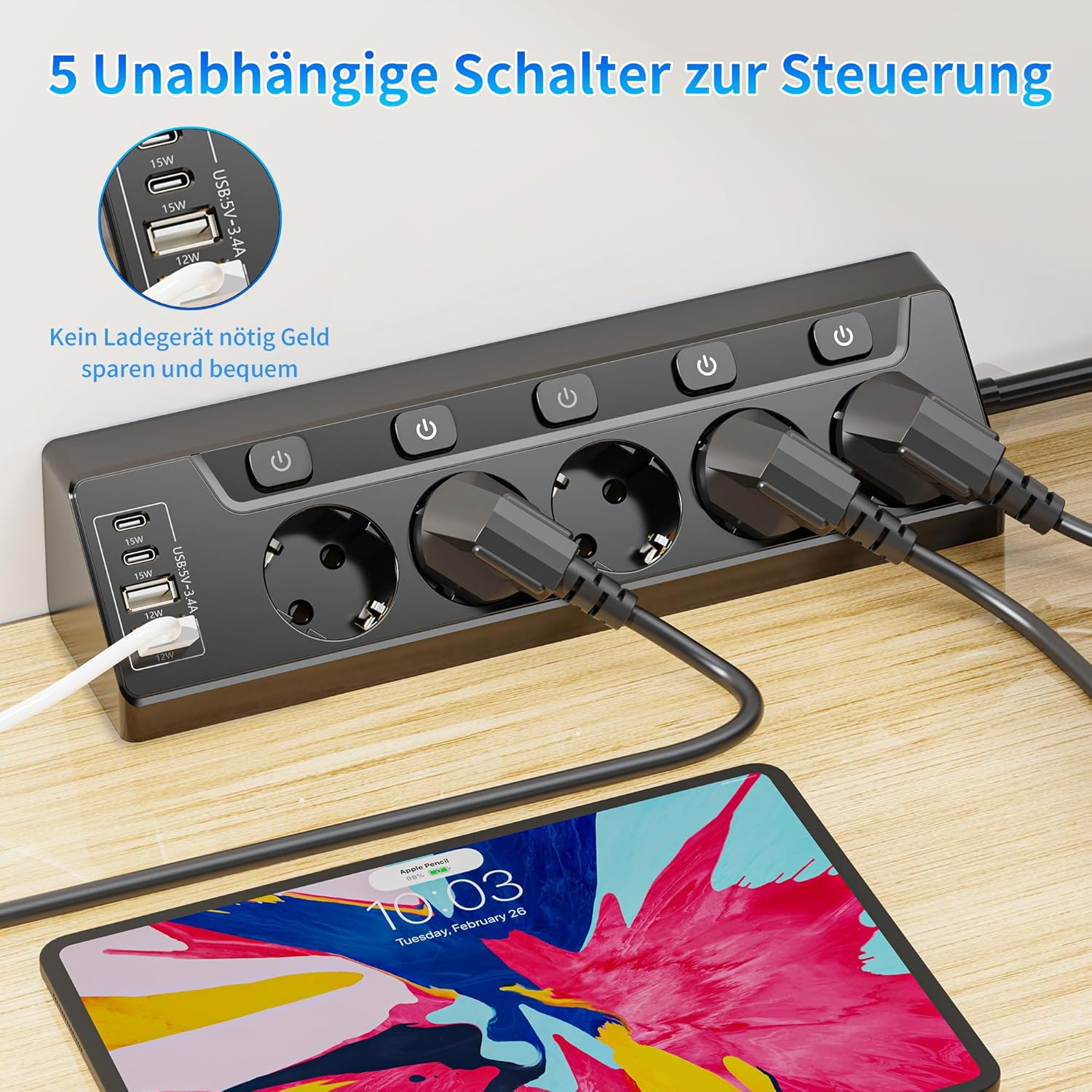 Ein schwarzes Verlängerungskabel mit Steckdosen, USB-Anschlüssen und Ein-/Aus-Schaltern. Ein Tablet lädt im Vordergrund.