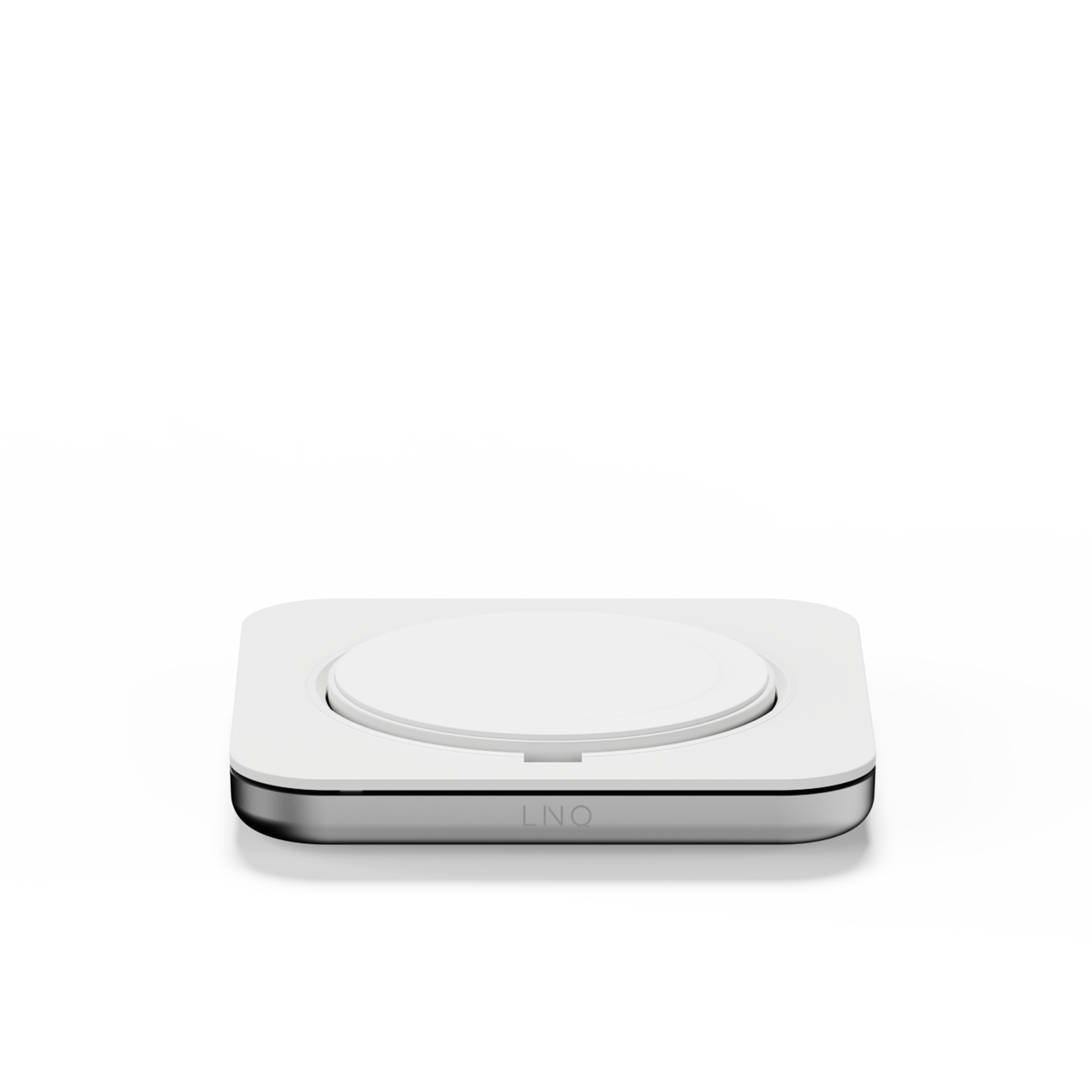 Un caricabatterie wireless bianco con bordo argentato. Il caricabatterie ha una parte superiore circolare e la scritta 'LINQ' è sul davanti.