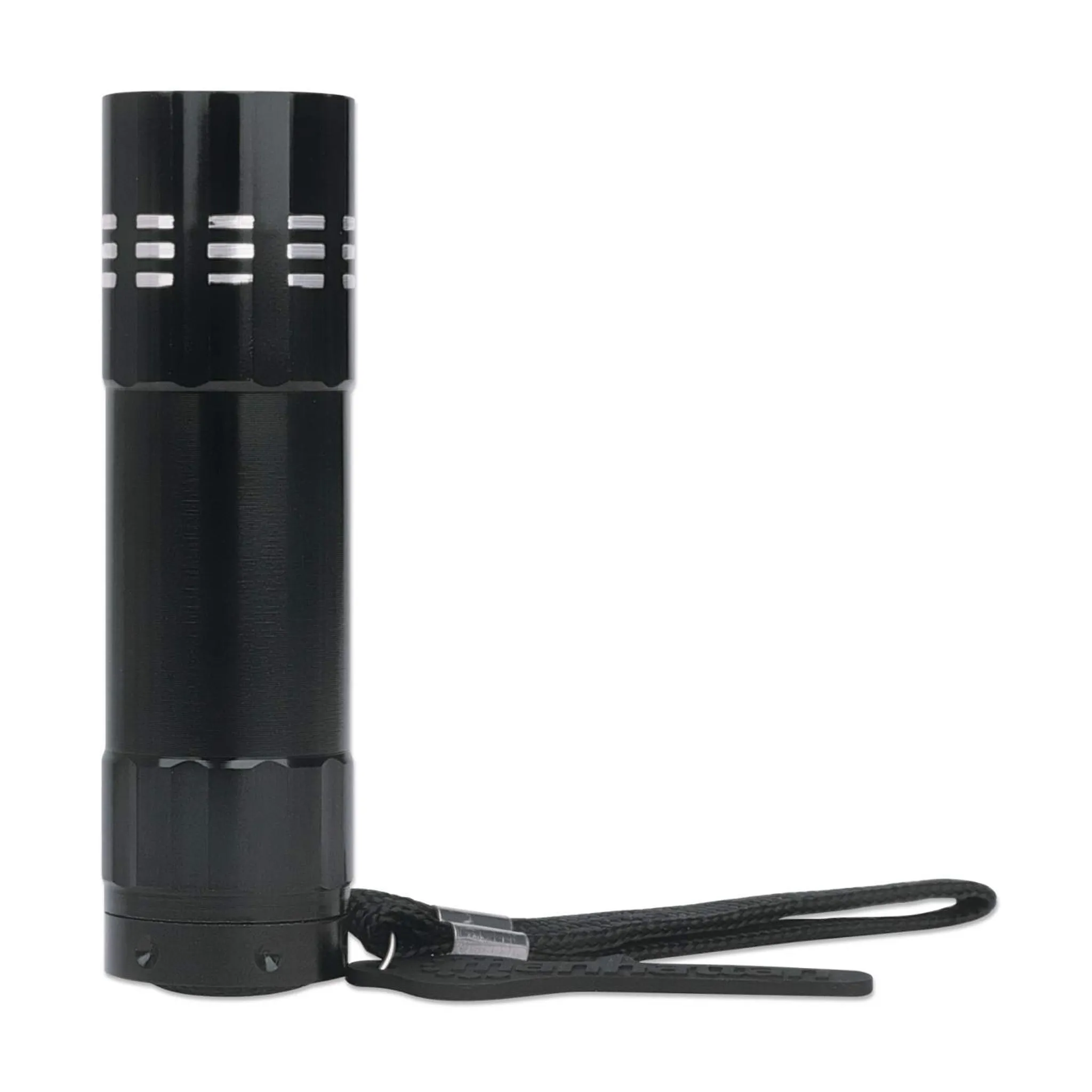 Schwarze Taschenlampe mit Schlüsselband vor weißem Hintergrund. Die Taschenlampe hat silberne Details und einen strukturierten Sockel.