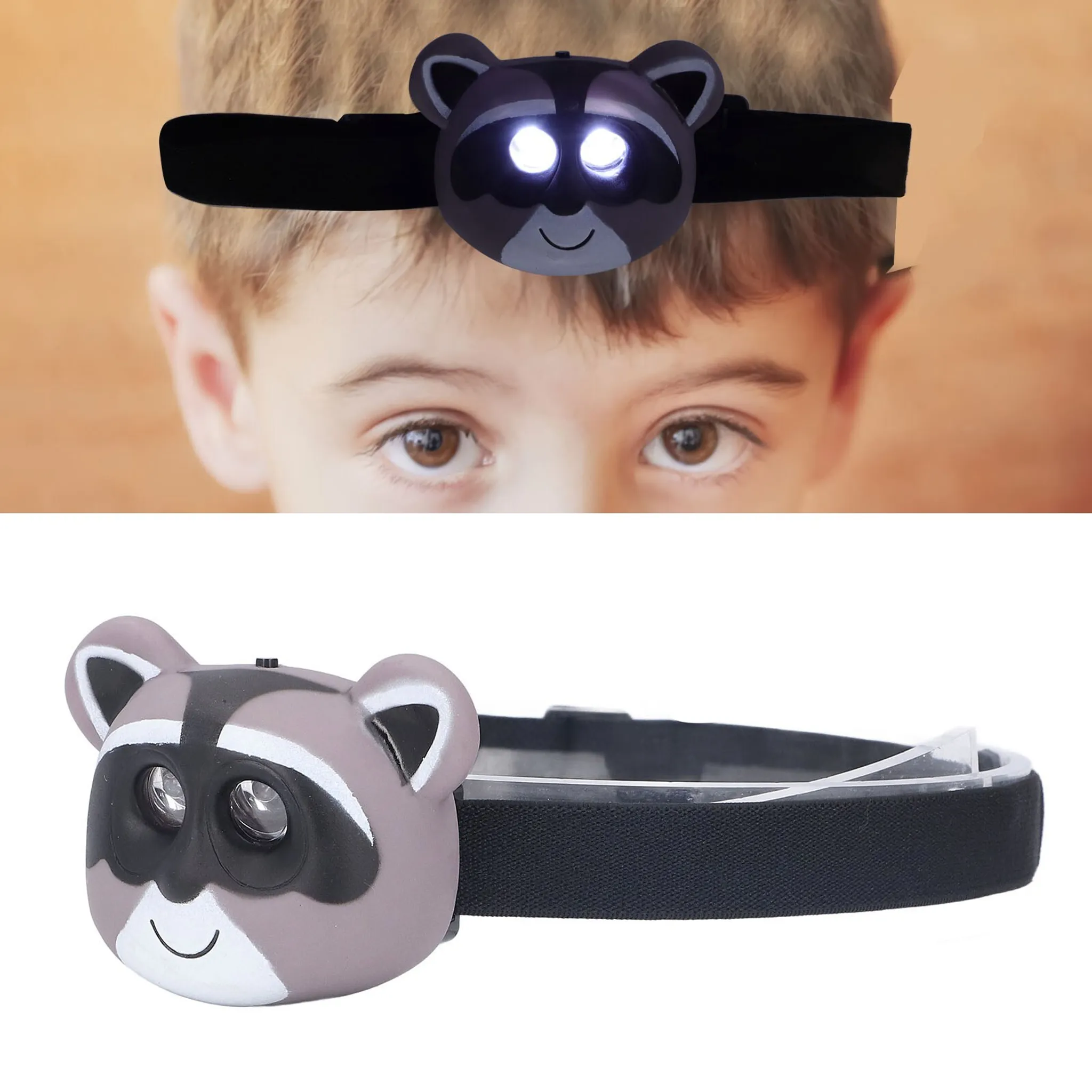 Ein Kind trägt eine Stirnlampe in Waschbärform. Die Lampe hat helle Lichter.