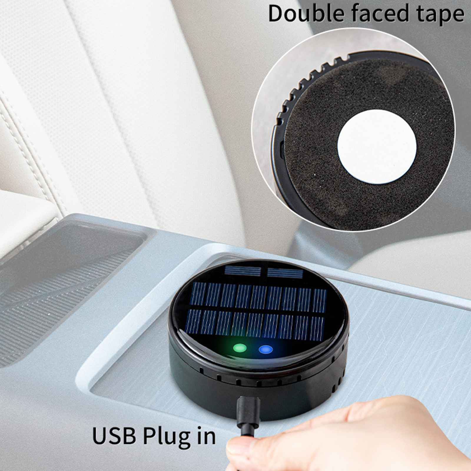 Ein schwarzes Gerät mit Solarpanel, USB und Lichtern befindet sich auf einer Autokonsole. Eine Rolle Klebeband liegt darauf.