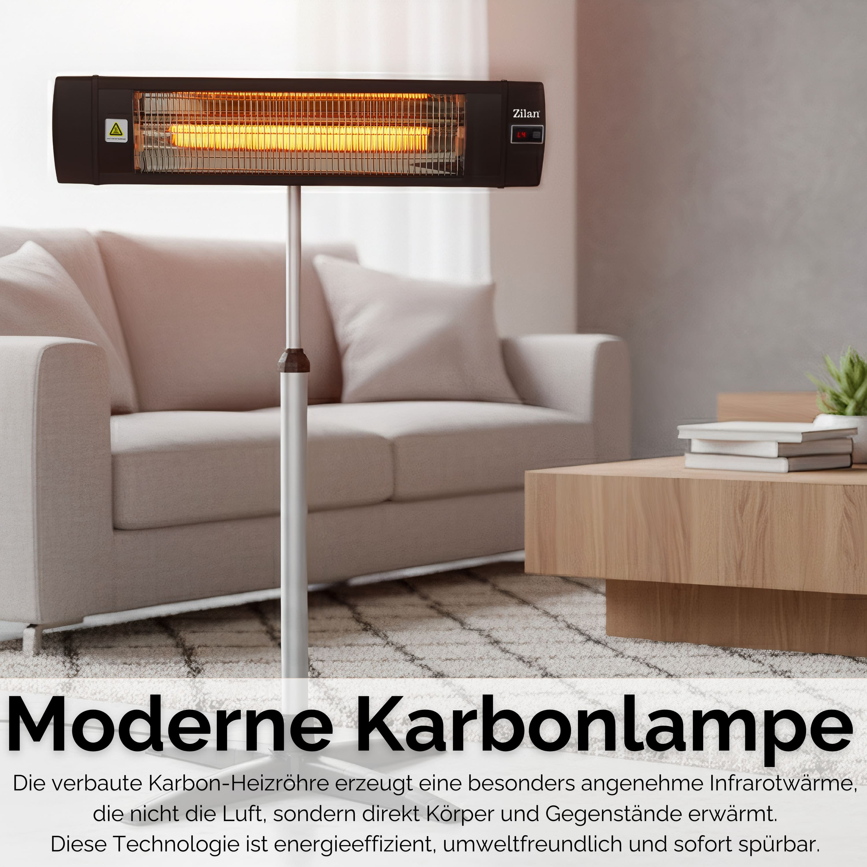 Ein moderner Kohlenstoffheizkörper, schwarz, auf einem Ständer. In einem Wohnzimmer, in der Nähe eines Sofas.