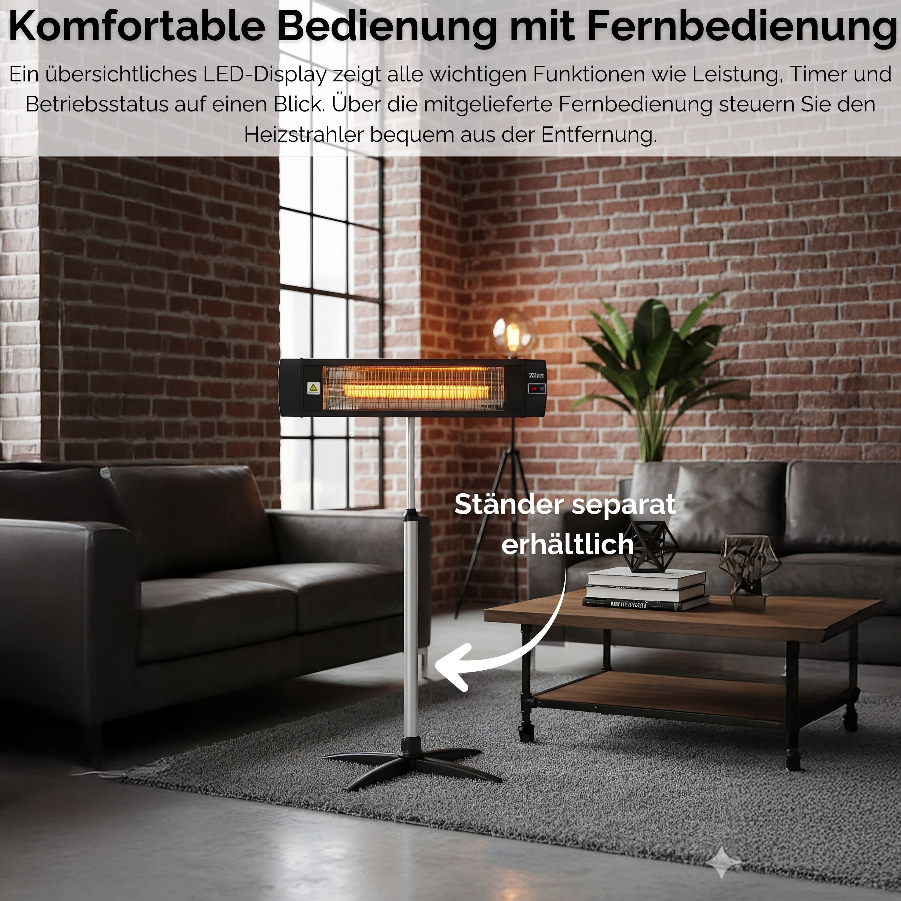 Ein Heizgerät steht in einem Raum auf einem Ständer. Es gibt ein Sofa und einen Tisch mit Büchern.