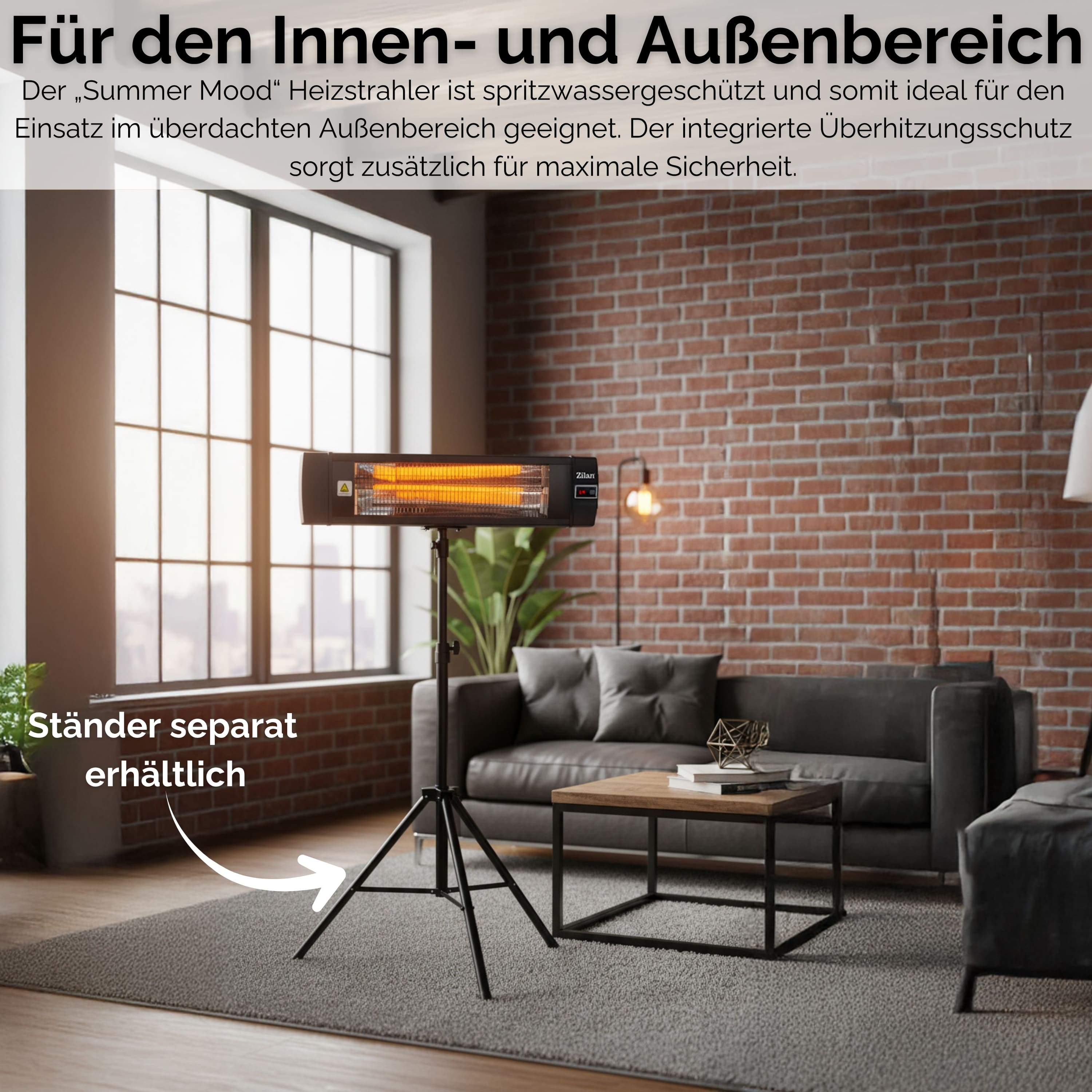 Innenraum mit schwarzem Heizstrahler auf Ständer, Ziegelmauer, graues Sofa.