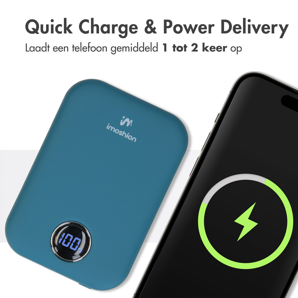 Eine türkisfarbene Powerbank neben einem ladenden Telefon. Das Telefon zeigt ein Ladesymbol. Der Text lautet 'Quick Charge & Power Delivery'.