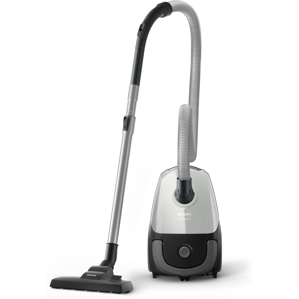 Een Philips PowerGo stofzuiger. Het heeft een zwart en grijs ontwerp met een zilveren buis en een zwarte sproeier. De achtergrond is wit.