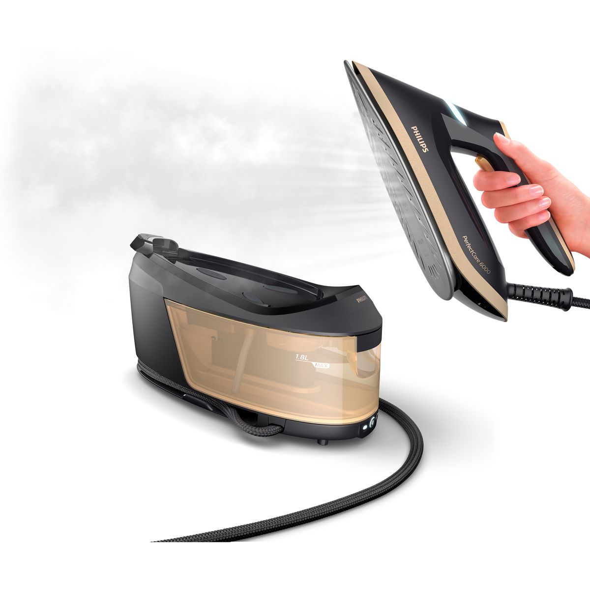 Una plancha Philips PerfectCare 6000 con vapor. La plancha es negra y dorada. Una mano sostiene la plancha. Una base negra está debajo.
