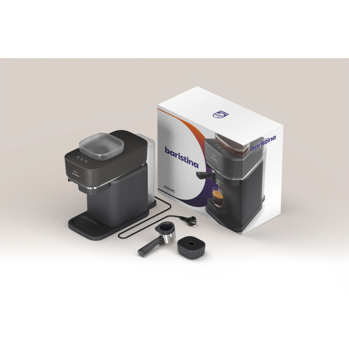 Eine Kaffeemaschine, Zubehör und eine Schachtel auf hellem Hintergrund. Auf der Schachtel steht Baristina. Die Maschine ist dunkelgrau.