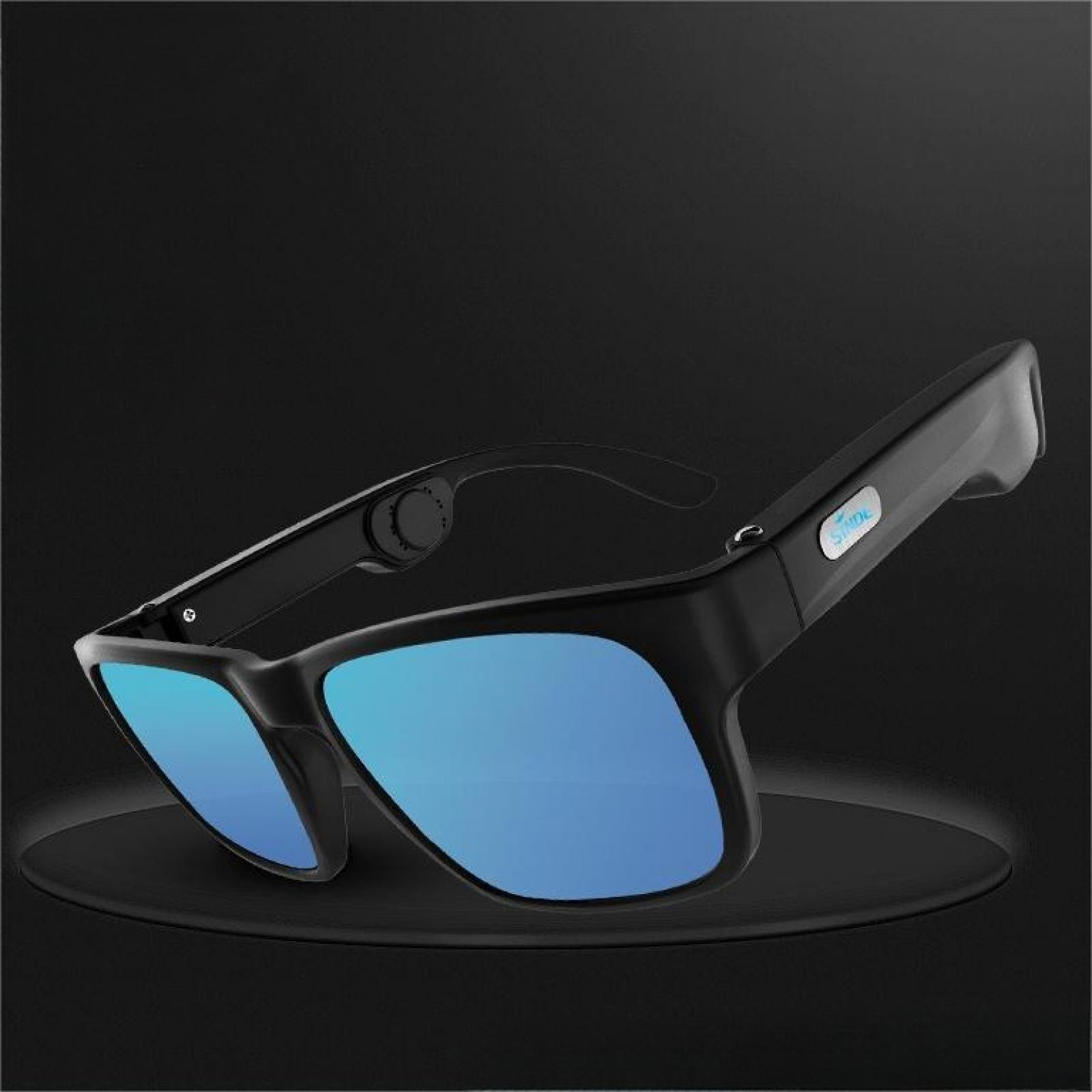 Schwarze Smartglasses mit blau verspiegelten Gläsern. Der Hintergrund ist dunkel. Auf dem Bügel steht das Wort 'SINDE'.