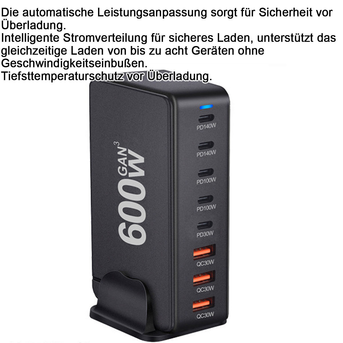 Schwarzer Netzadapter mit mehreren Anschlüssen. Es hat Etiketten für die Leistung und ein blaues LED-Licht.