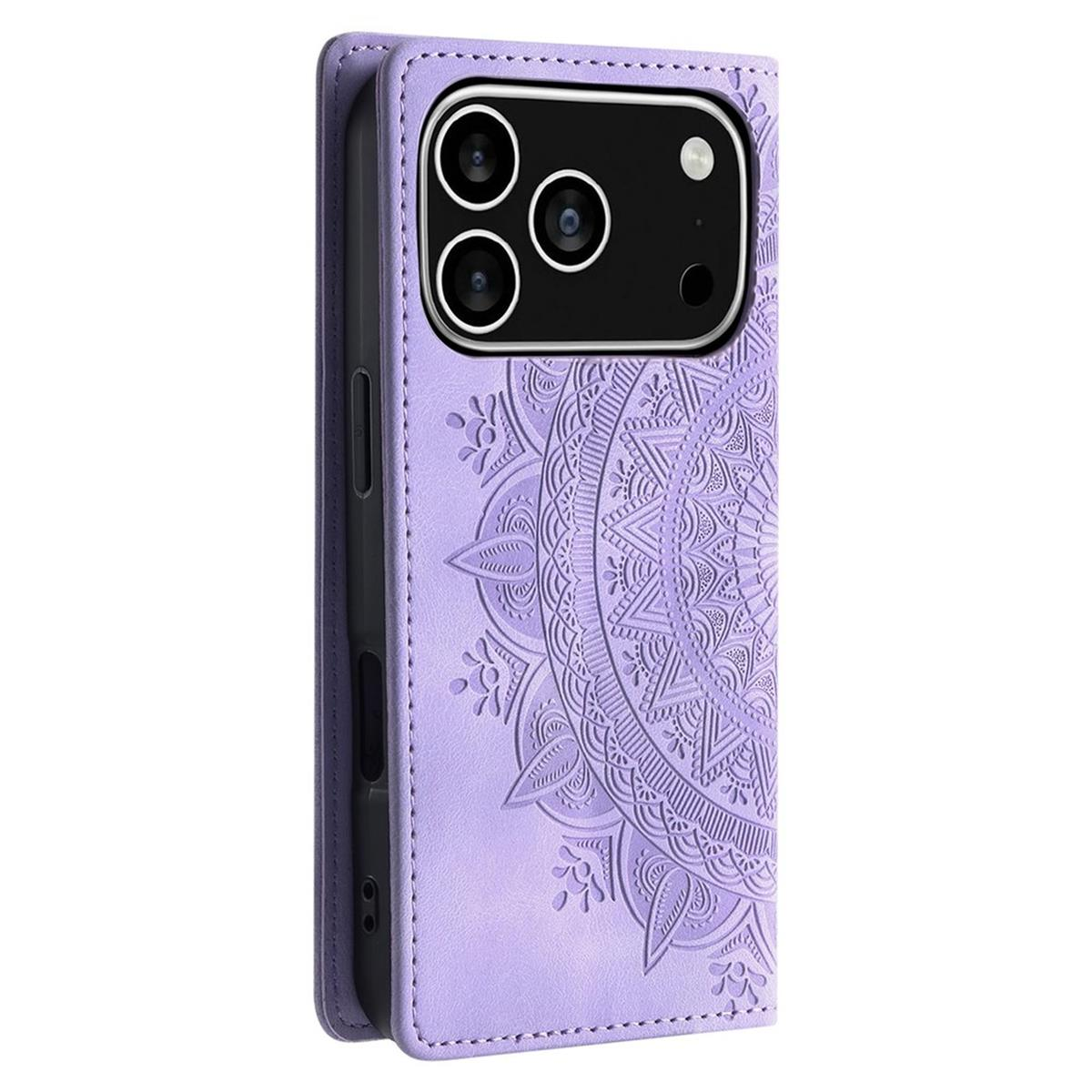 Eine lavendelfarbene Handyhülle mit Mandala-Design. Sie verfügt über mehrere Kameralinsen und eine Hülle im Folio-Stil.