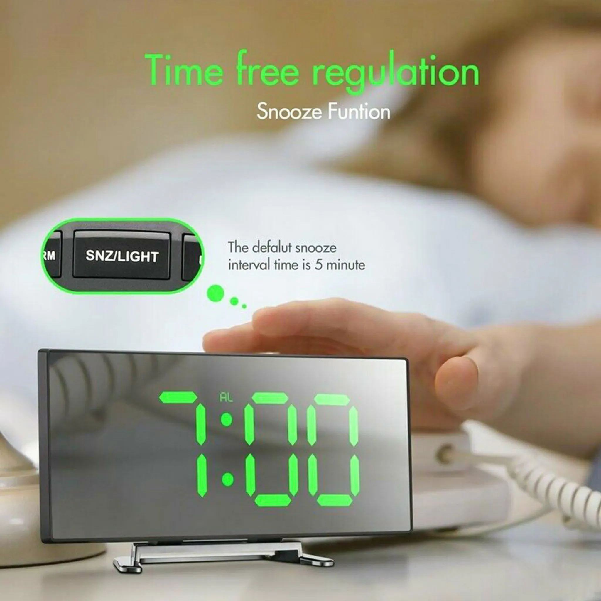 Ein Wecker mit grünen Ziffern, die 7:00 anzeigen. Der Text oben lautet 'Time free regulation' und 'Snooze Function'.