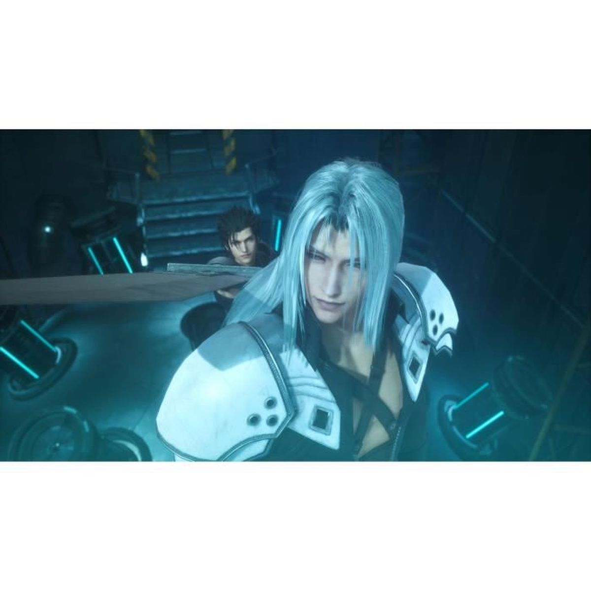 Sephiroth mit langen silbernen Haaren in futuristischer Umgebung. Ein anderer Mann ist im Hintergrund. Beide schauen nach vorne.