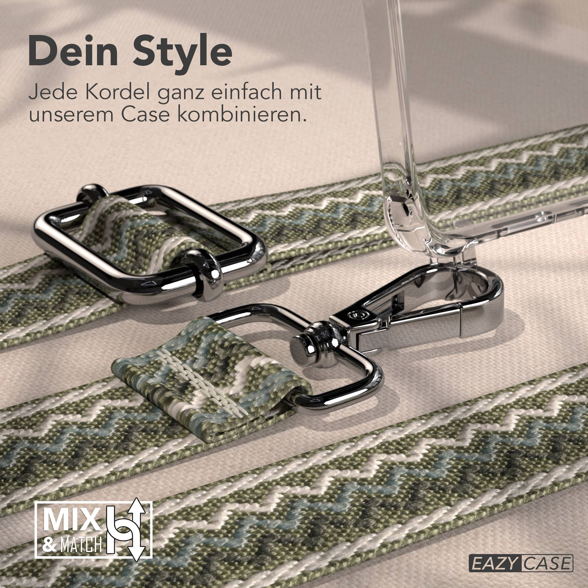 Nahaufnahme eines Riemens mit Metallverschlüssen. Der Riemen ist in Grün, Weiß und Blau gemustert. Text ist vorhanden.