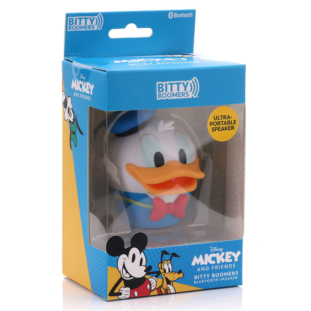 Bir Donald Duck hoparlörü bir kutuda. Kutu mavi ve sarı, üzerinde Mickey Mouse ve Pluto var. Hoparlör beyaz, mavi ve turuncu.