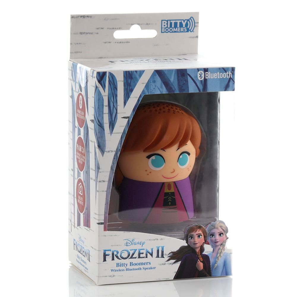 Kutusunda bir Frozen II Bitty Boomers hoparlörü. Hoparlör Anna. Kutu, grafikler ve Frozen II logosunu görüntüler.