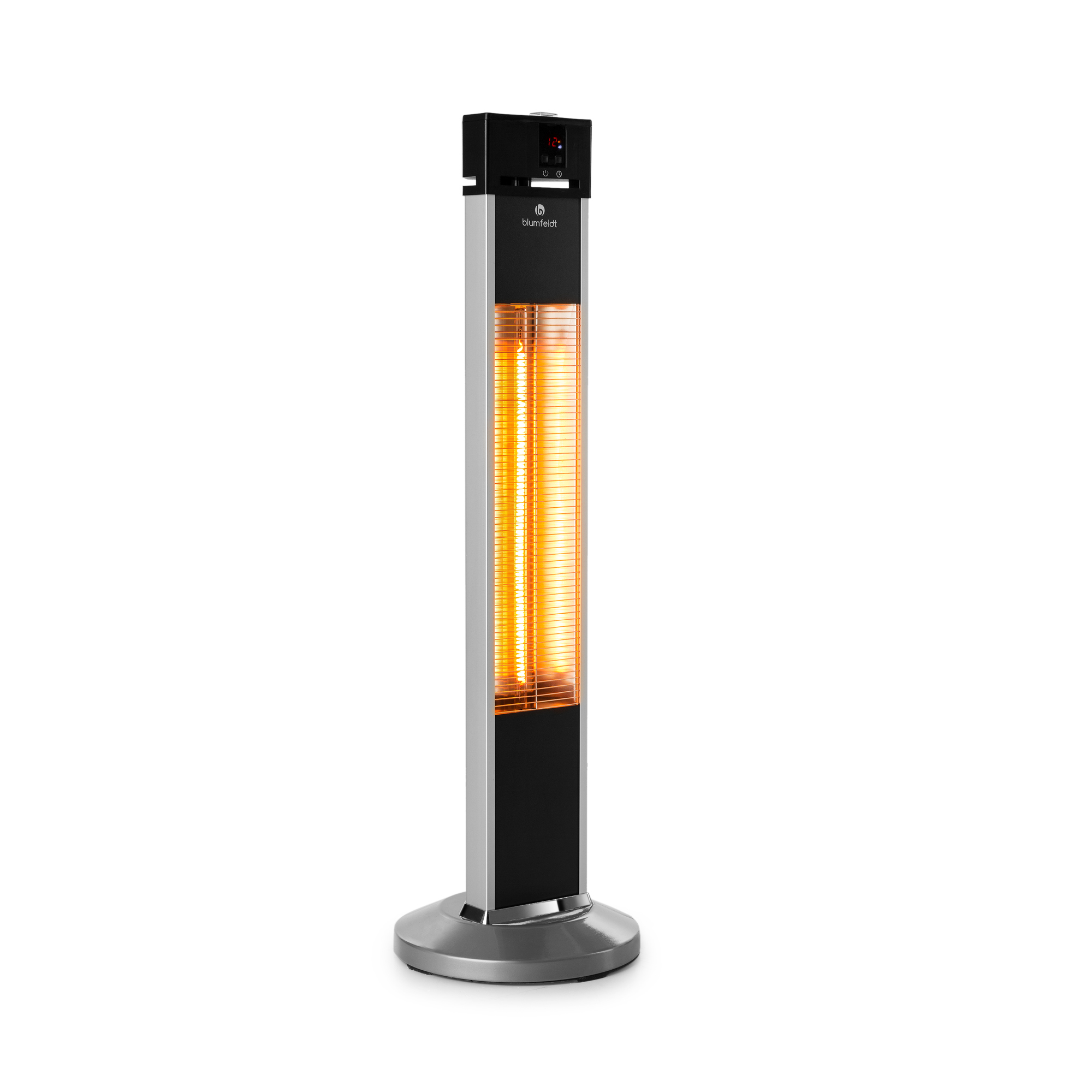 Un calefactor eléctrico de pie con elementos plateados, negros y naranjas. Tiene una pantalla digital y emite un brillo cálido.