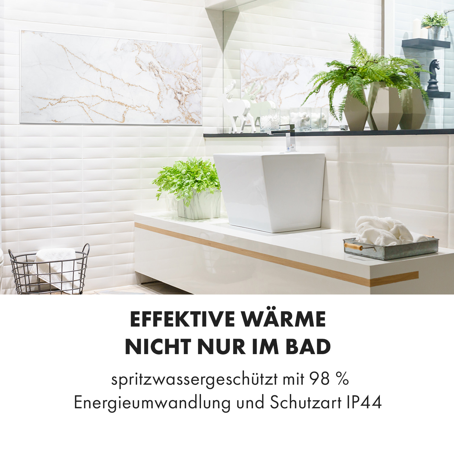 Badezimmer mit weißen Fliesen, einem weißen Waschbecken und Pflanzen. Marmor-Wandkunst und Text über Wärme und Schutz sind sichtbar.