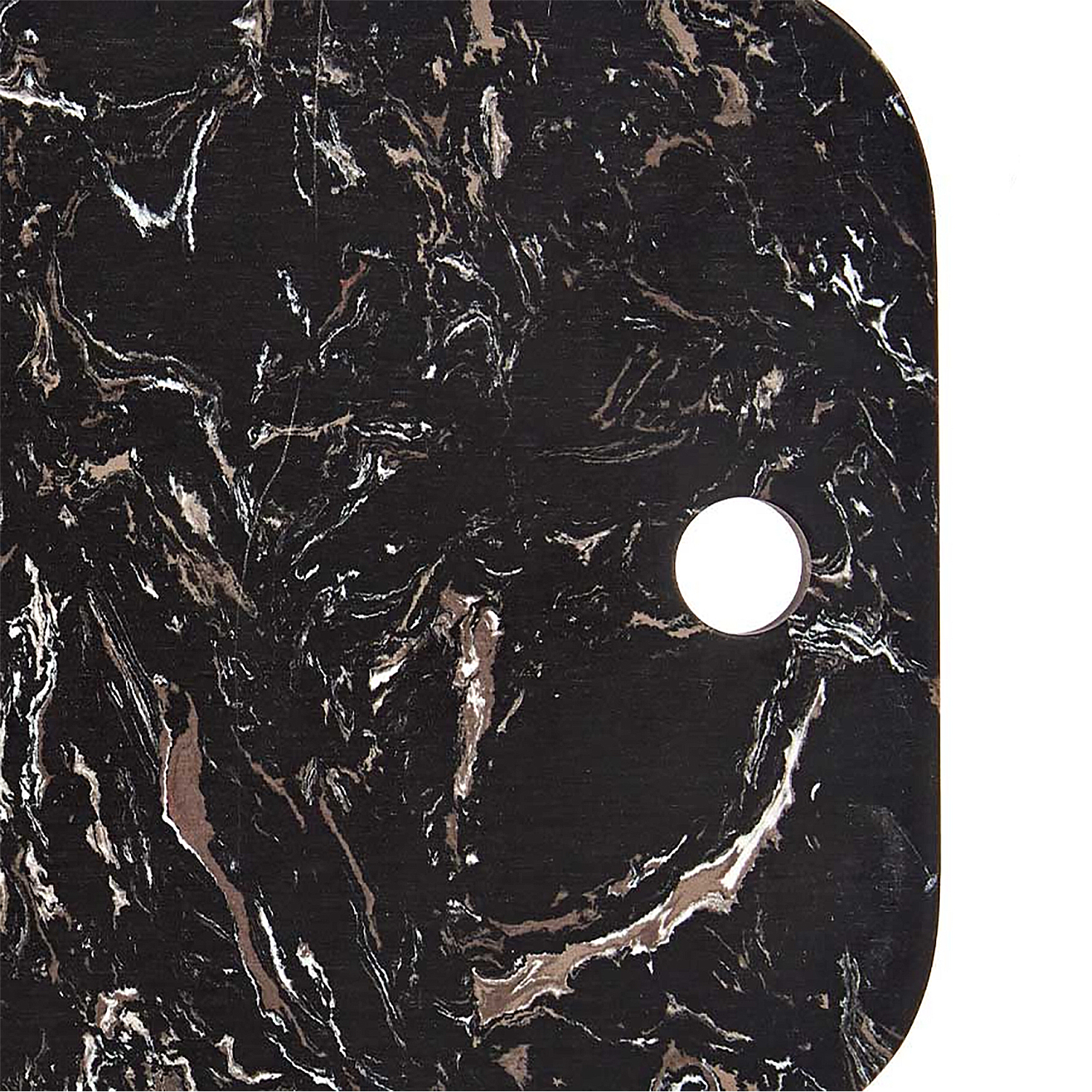 Superficie in marmo nero con venature bianche, marroni e beige. Forma arrotondata con un cerchio bianco ritagliato nell'angolo.