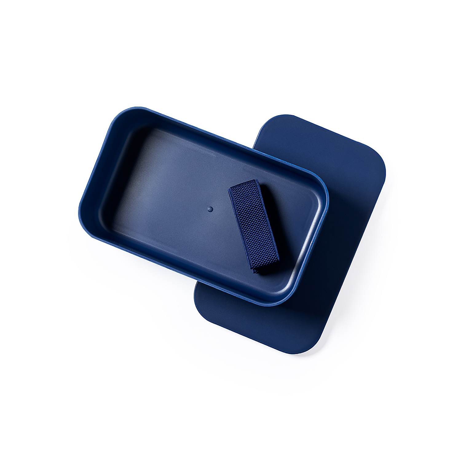 Un contenitore rettangolare blu navy con coperchio e cinturino blu all'interno, su sfondo bianco.